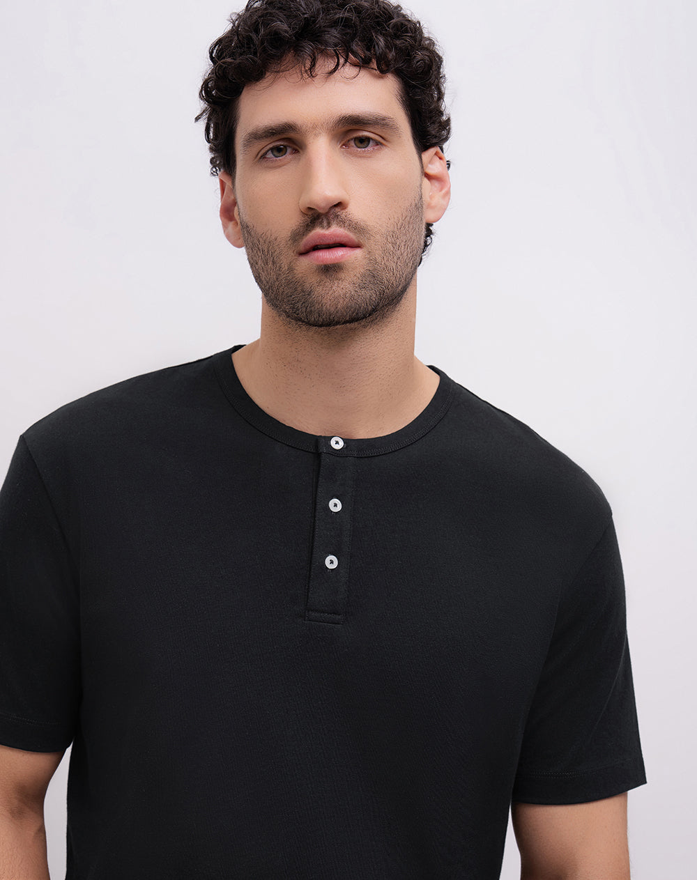 Camiseta regular manga corta negra hombre