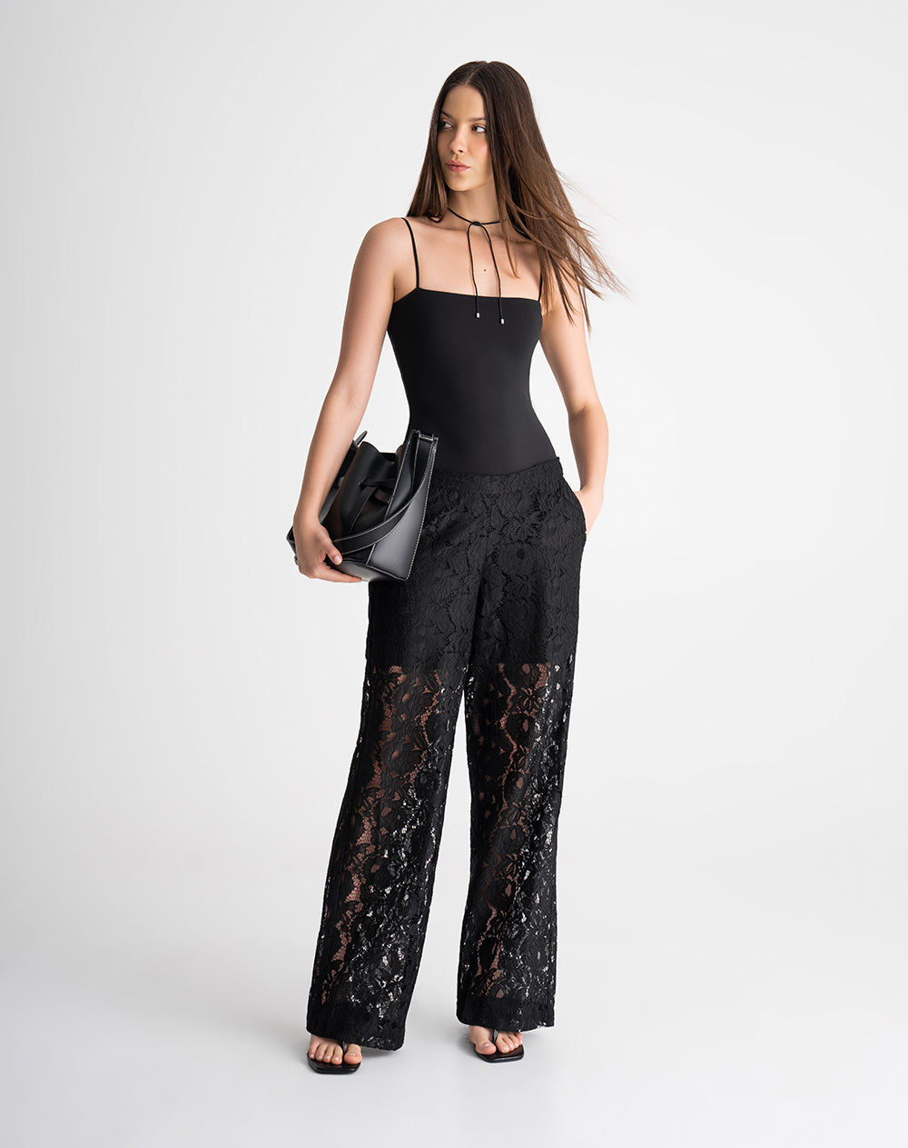 Pantalón tiro alto encaje negro mujer