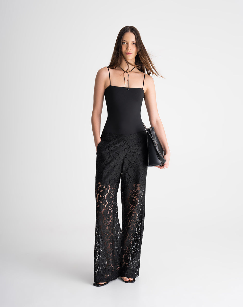 Pantalón tiro alto encaje negro mujer