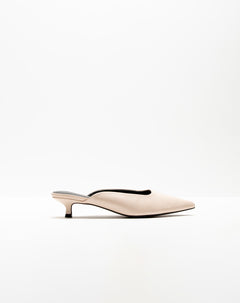 Zapatos mules en punta kitten beige mujer
