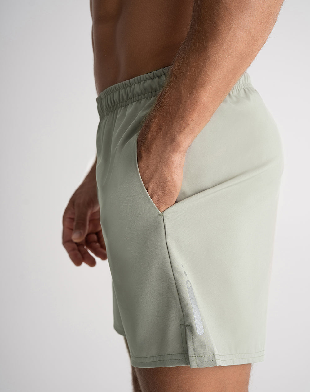 Pantaloneta deportiva malla interna verde hombre