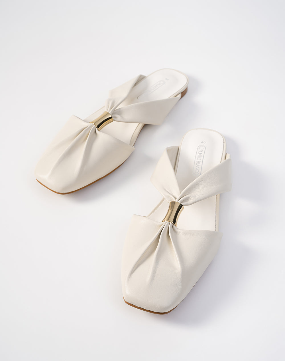 Zapato mule plano crudo mujer