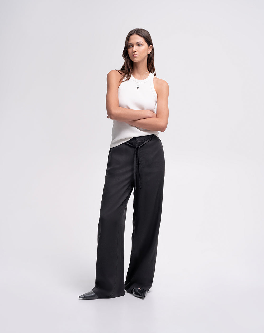 Pantalón recto tiro alto negro mujer