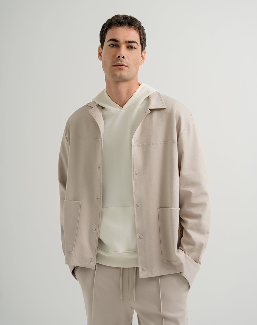 Chaqueta overshirt regular bolsillos frontales gris hombre