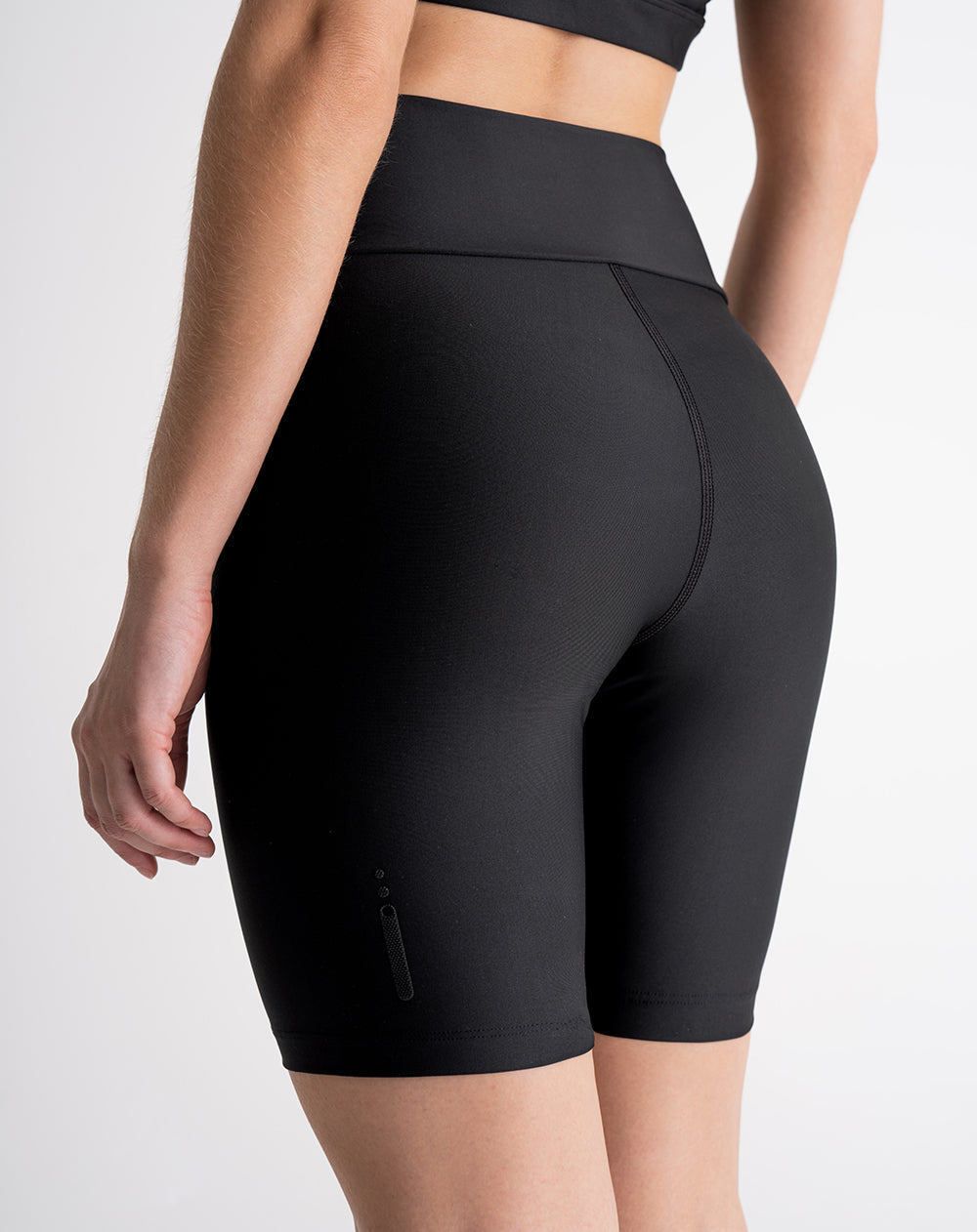 Biker deportivo control humedad negro mujer