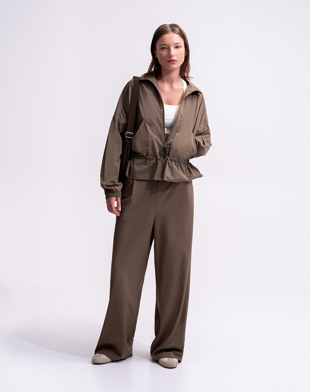 Pantalón deportivo tiro medio secado rápido café mujer