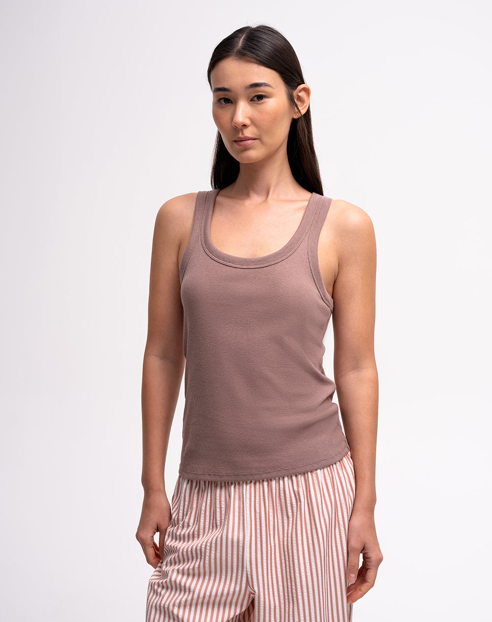 Camiseta esqueleto regular algodón café mujer