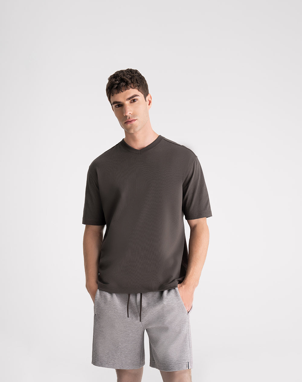 Camiseta regular fit manga corta café