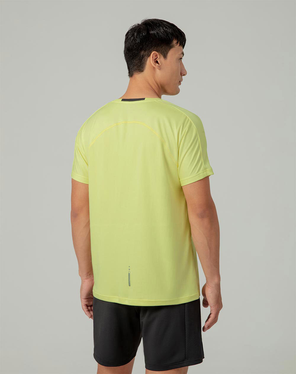 Camiseta deportiva hombre control humedad verde