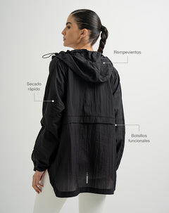 Chaqueta rompevientos negra mujer