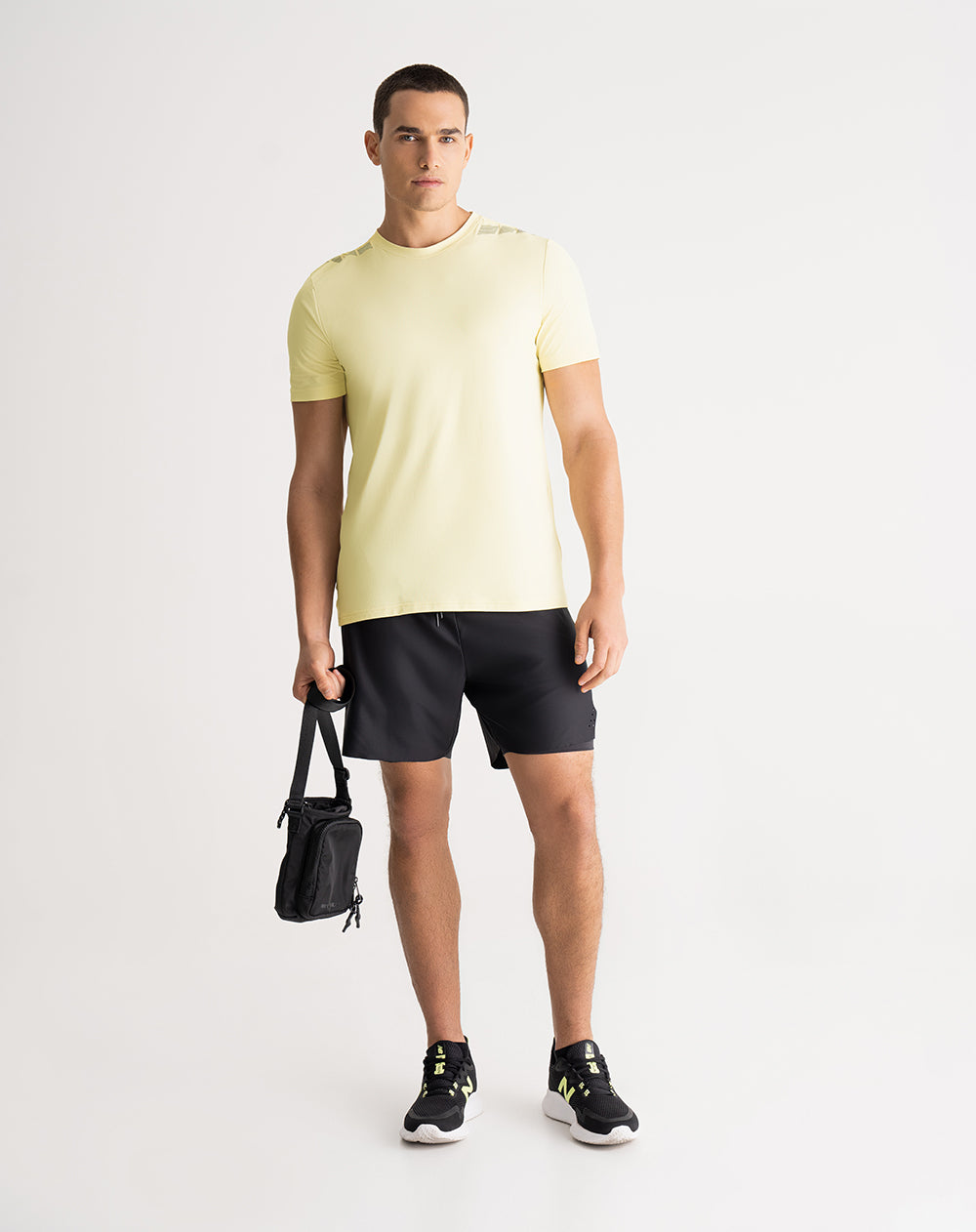 Camiseta deportiva hombre control humedad amarilla