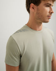 Camiseta deportiva hombre control humedad verde