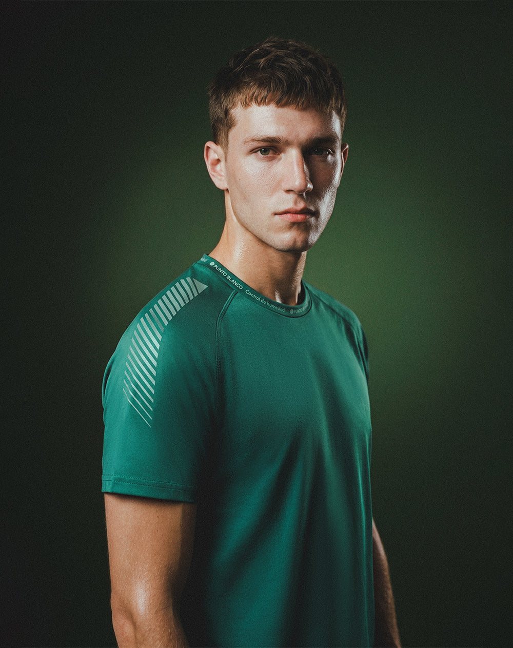 Camiseta deportiva control humedad verde hombre