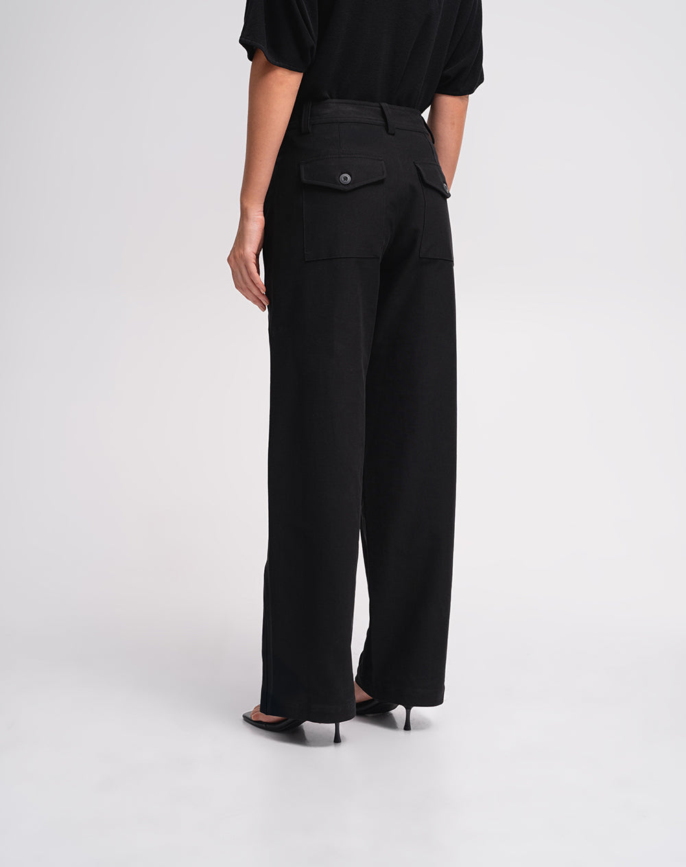 Pantalón fit tiro alto en drill negro