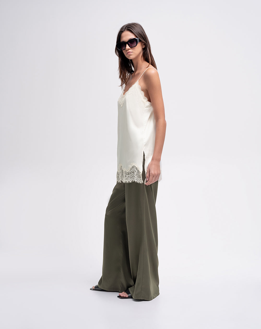 Pantalón tiro alto tipo satín verde mujer