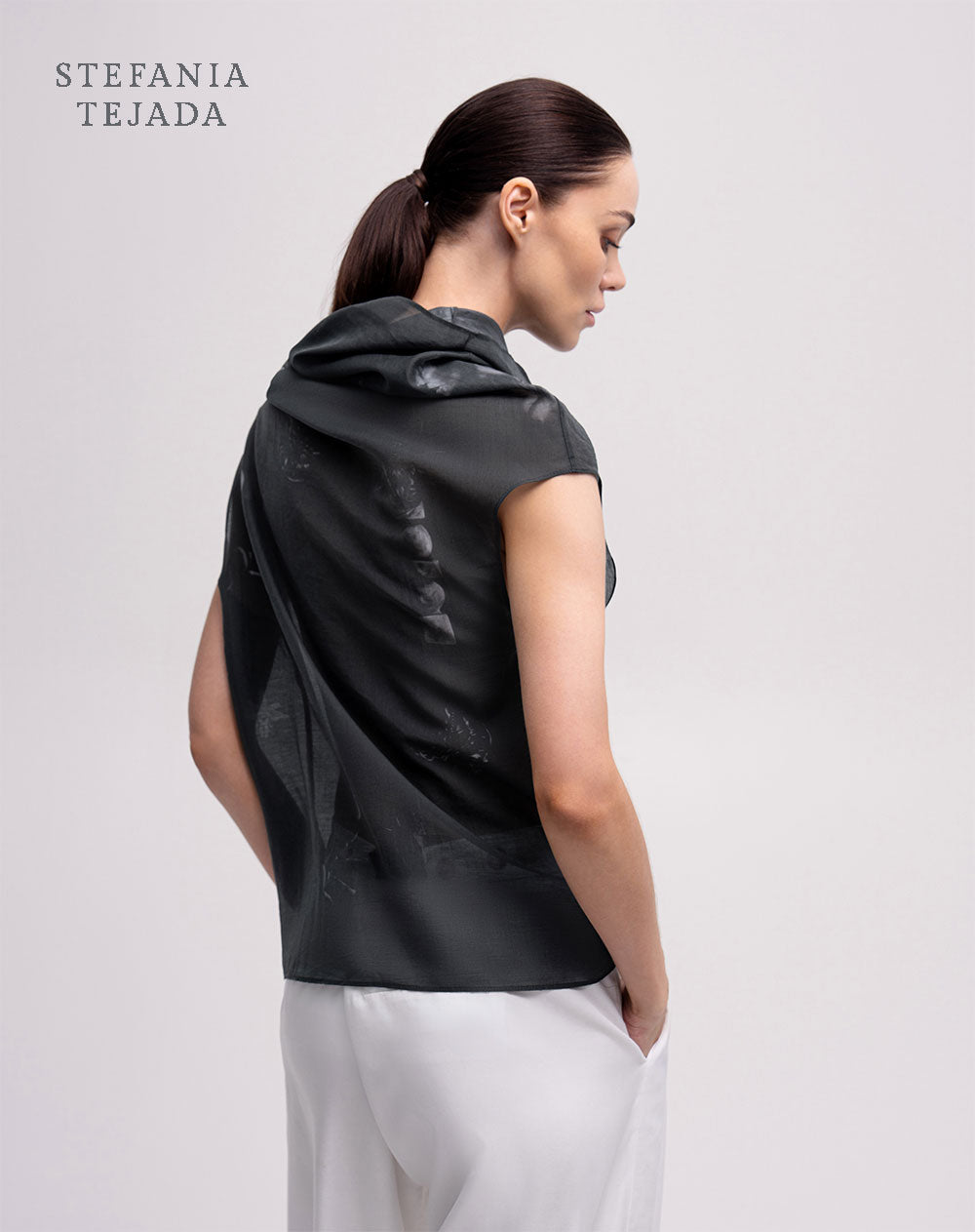 Blusa cuello alto drapeado estampada Stefania Tejada