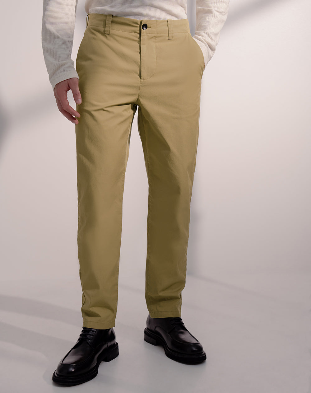 Pantalón regular algodón café hombre