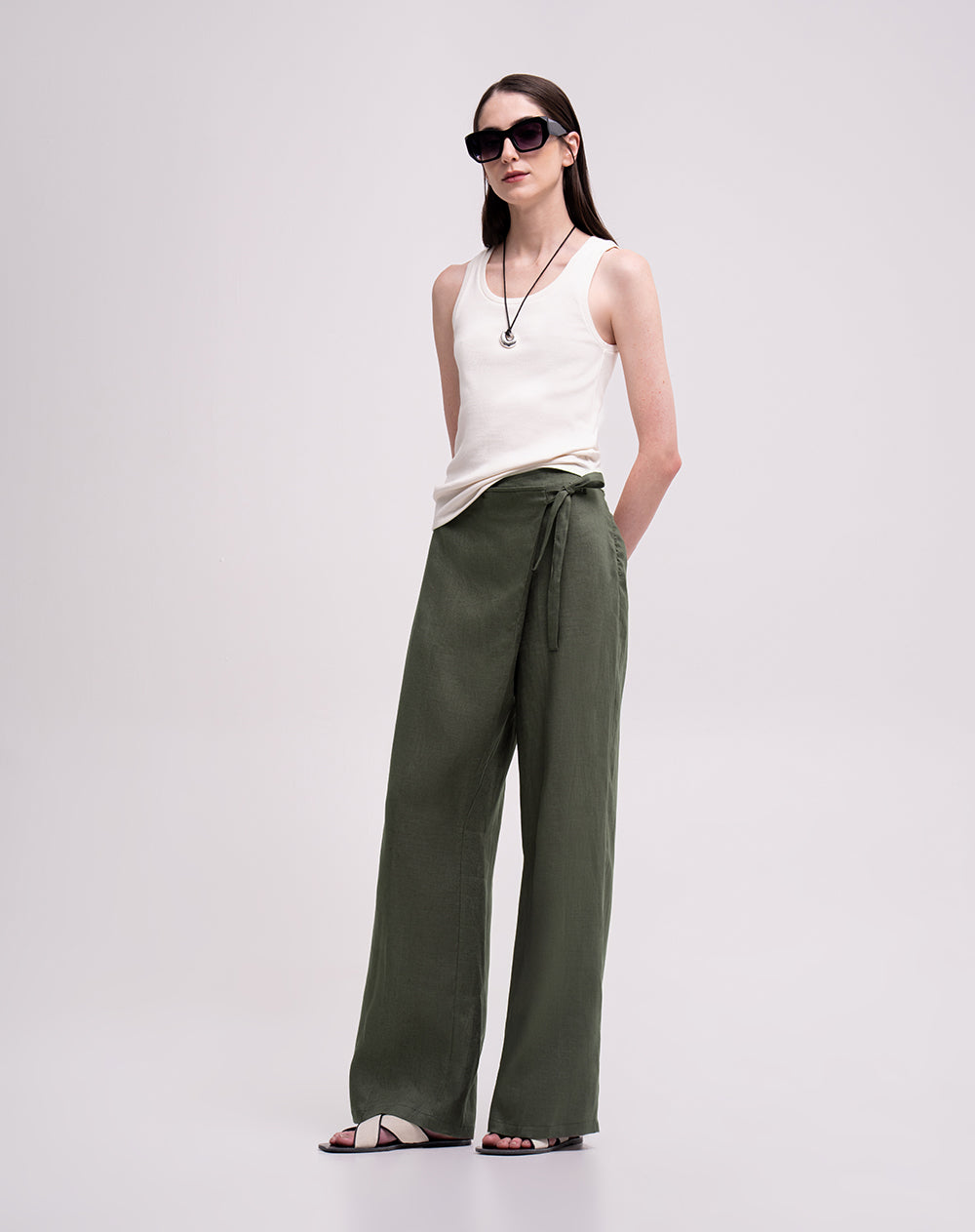 Pantalón loose tiro alto en lino verde mujer