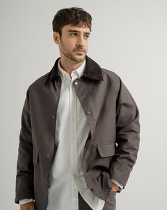 Chaqueta regular bolsillos frontales algodón café hombre