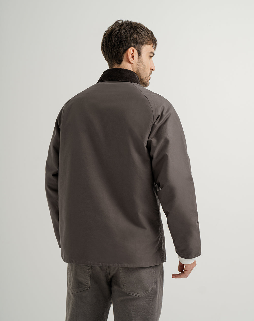 Chaqueta regular bolsillos frontales algodón café hombre