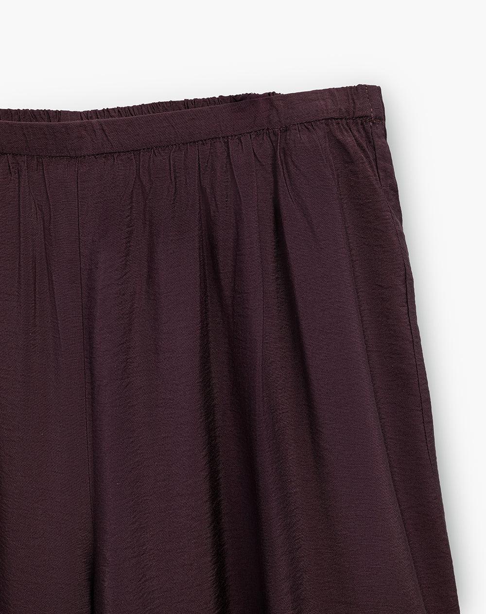Pantalón relaxed fit tiro alto vinotinto