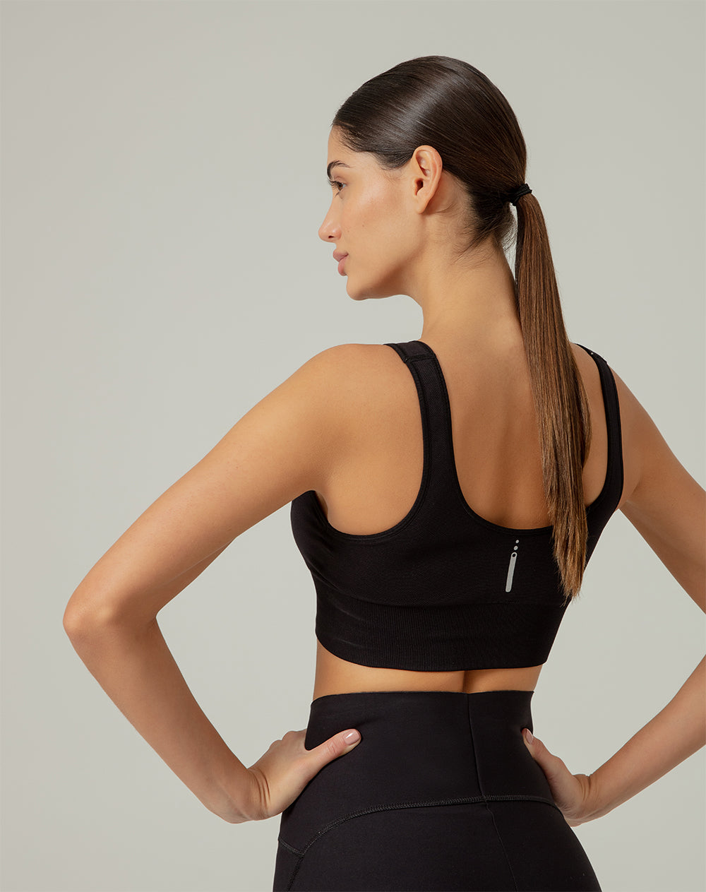 Top deportivo soporte alto seamless antibacterial negro