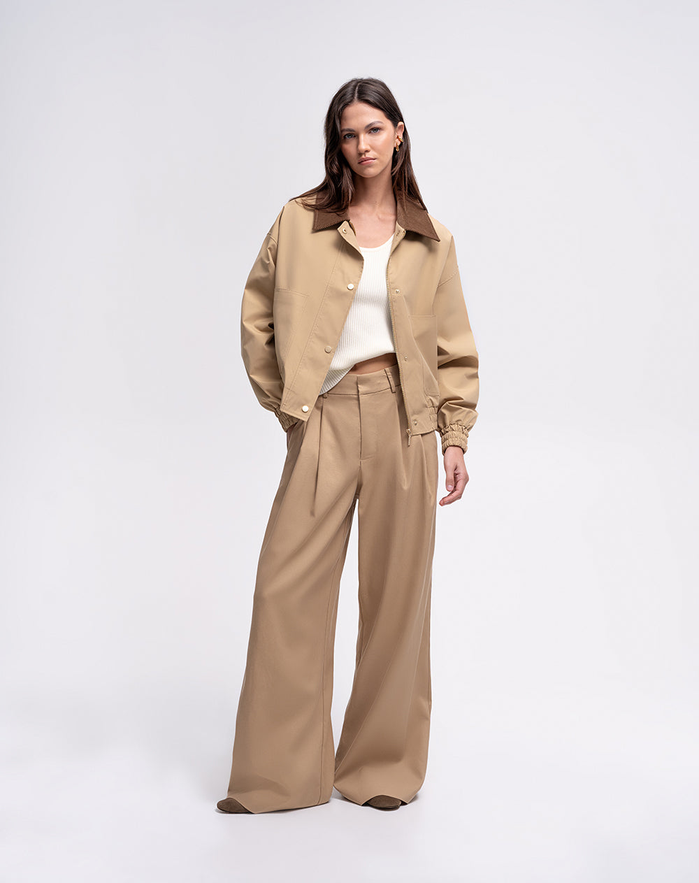 Chaqueta fit sin capucha en drill café