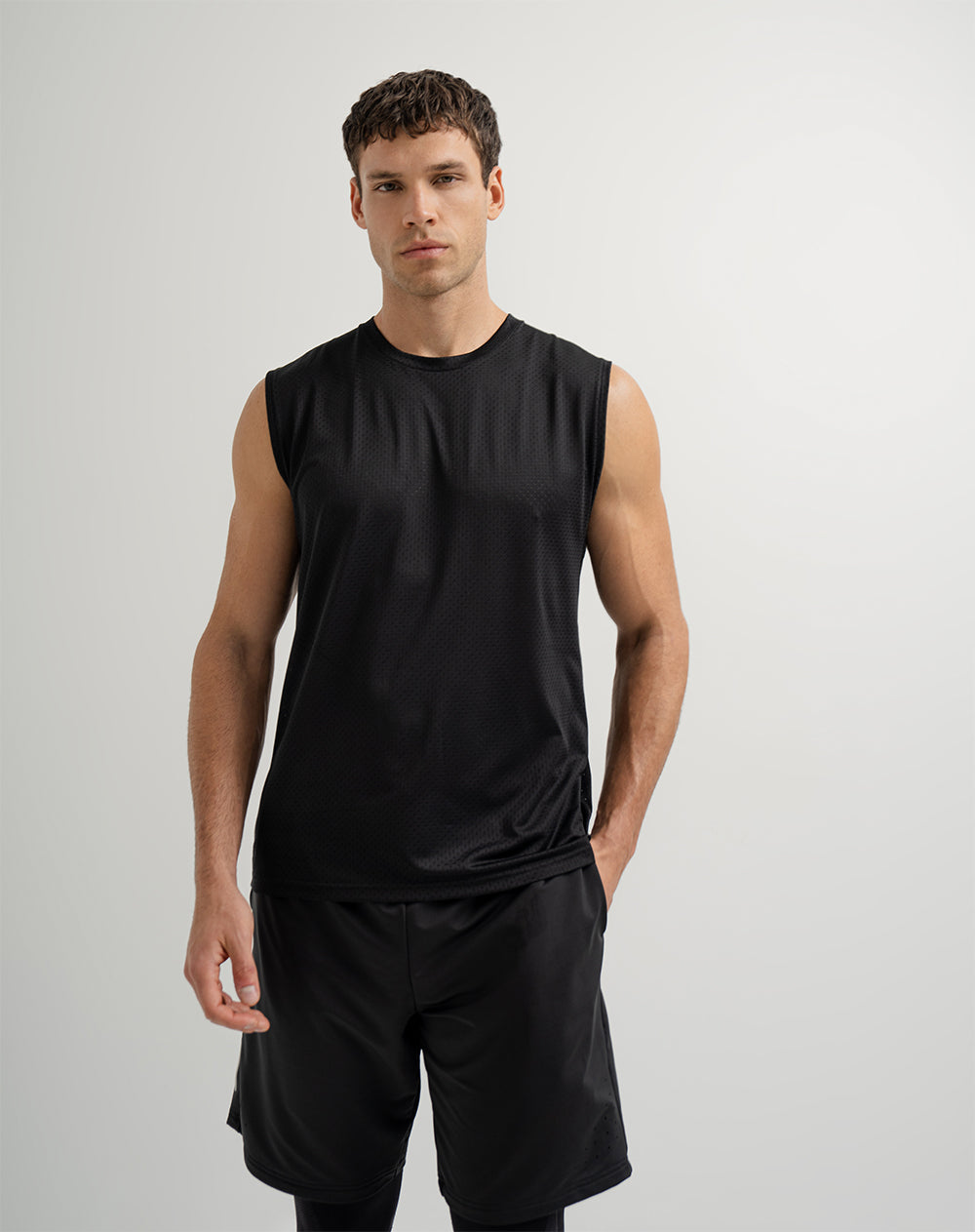Camisilla deportiva control humedad negra hombre