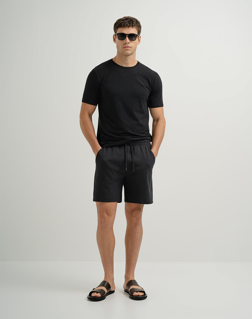 Bermuda algodón sostenible semi ajustada negra para hombre