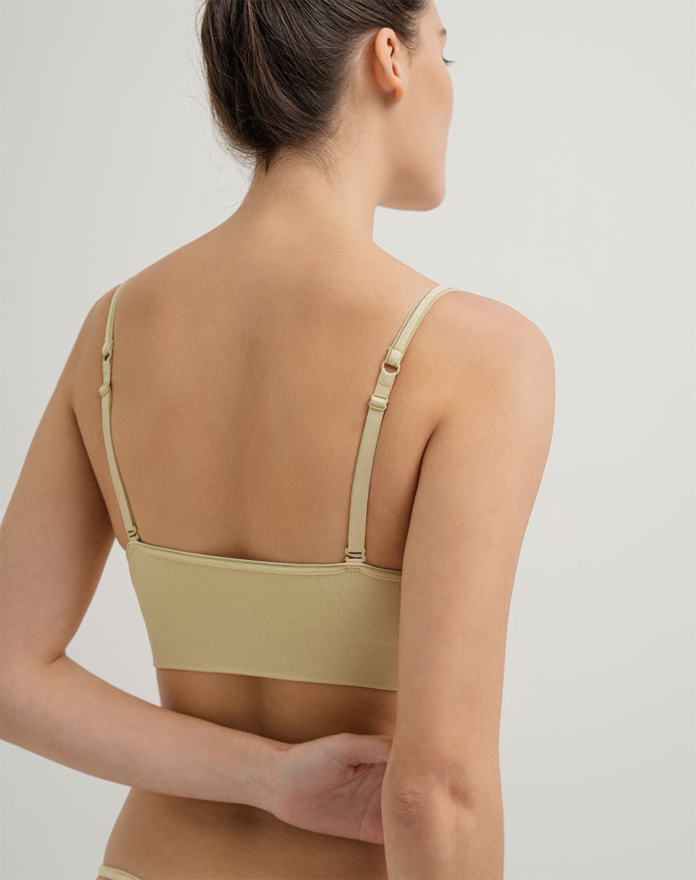 Top soporte medio seamless copas removibles dorado