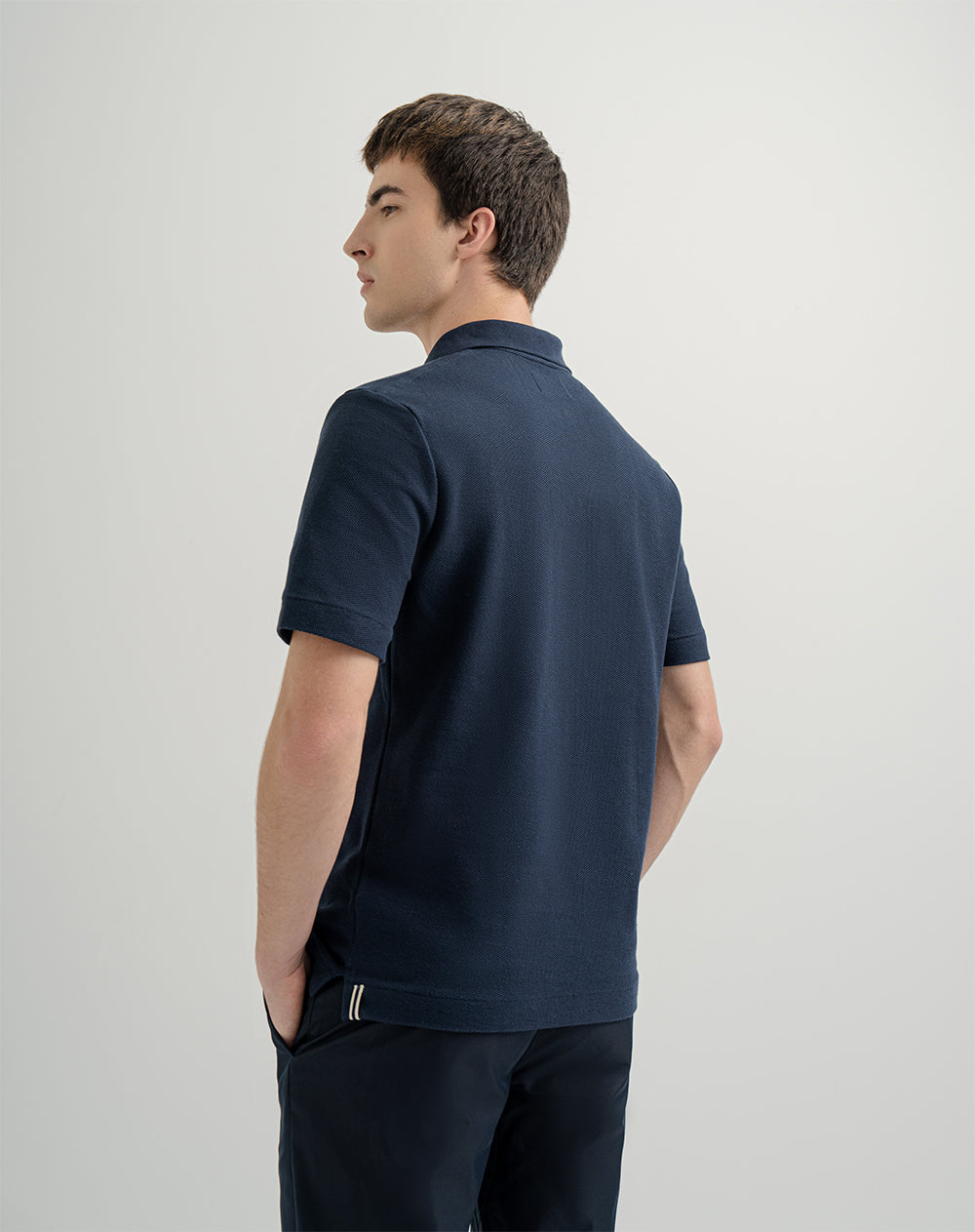 Polo regular algodón sostenible cuello sin botones azul hombre