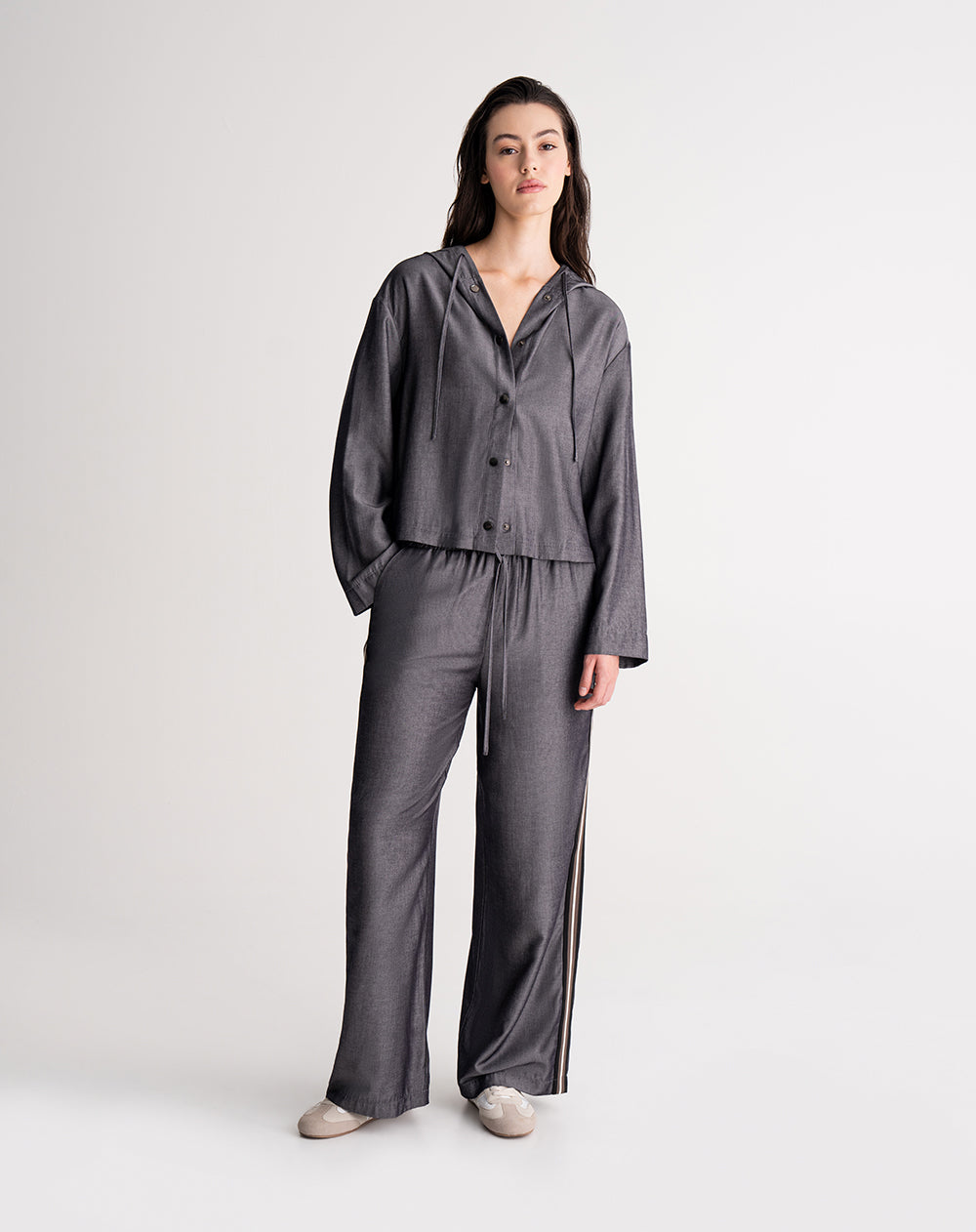 Pantalón holgado tiro alto gris mujer