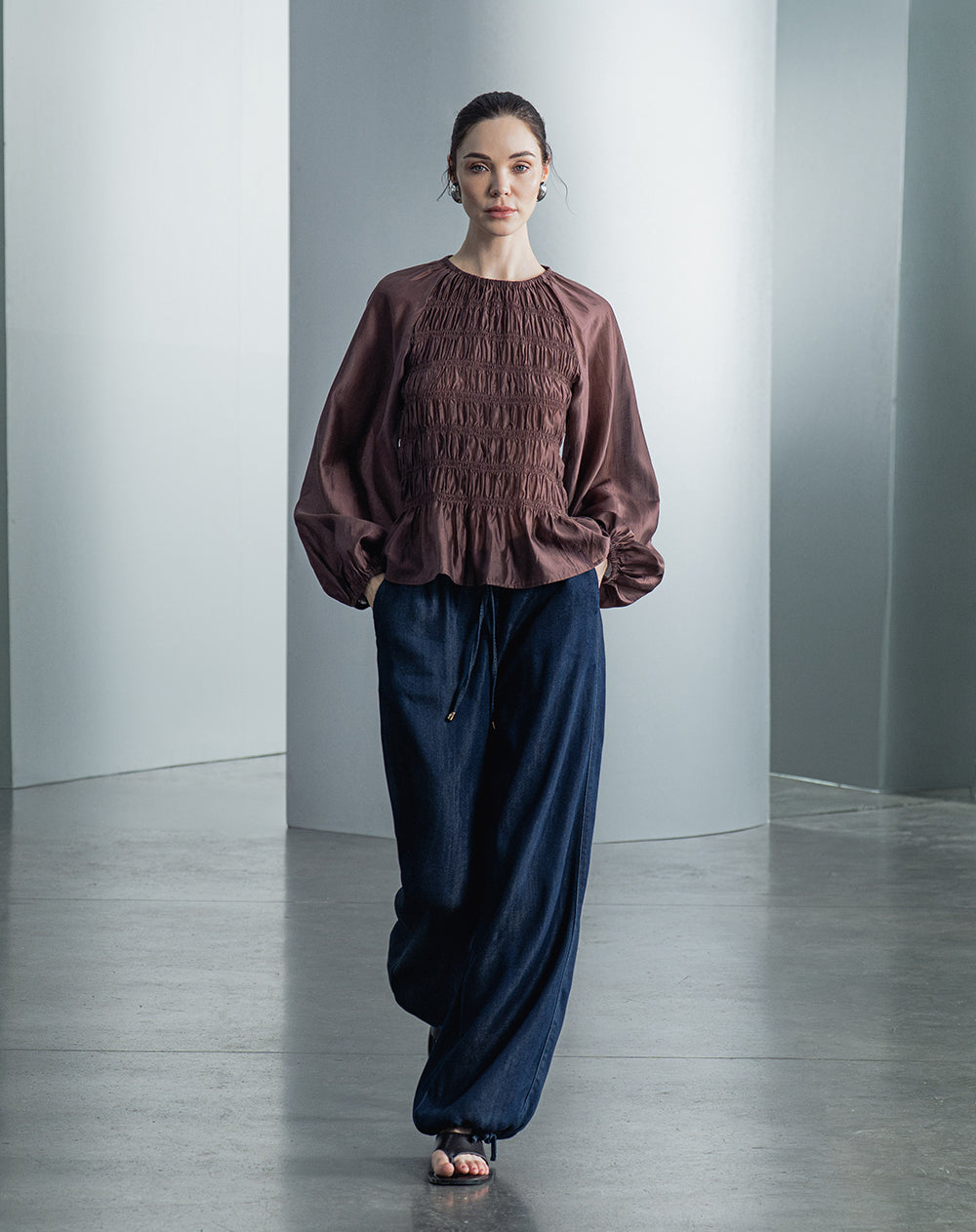 Pantalón confort tiro medio azul índigo mujer