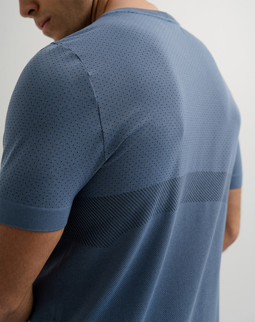 Camiseta deportiva hombre antibacterial azul