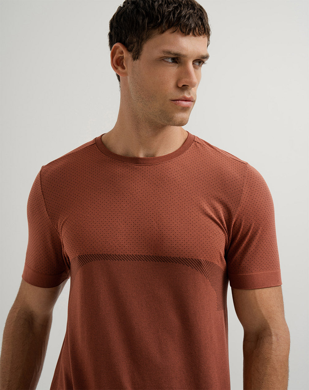 Camiseta deportiva hombre antibacterial terracota