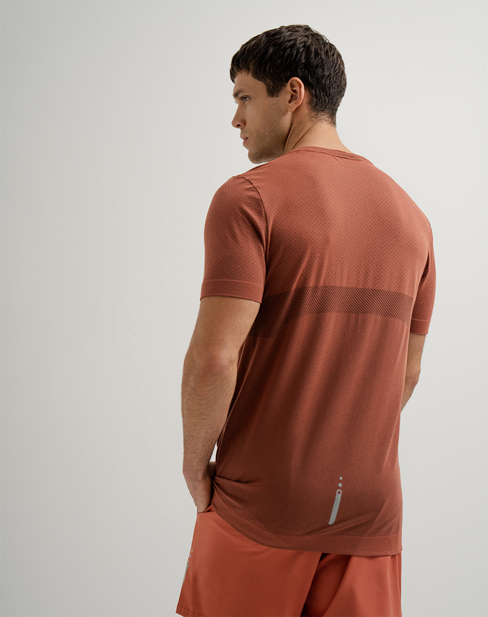 Camiseta deportiva hombre antibacterial terracota