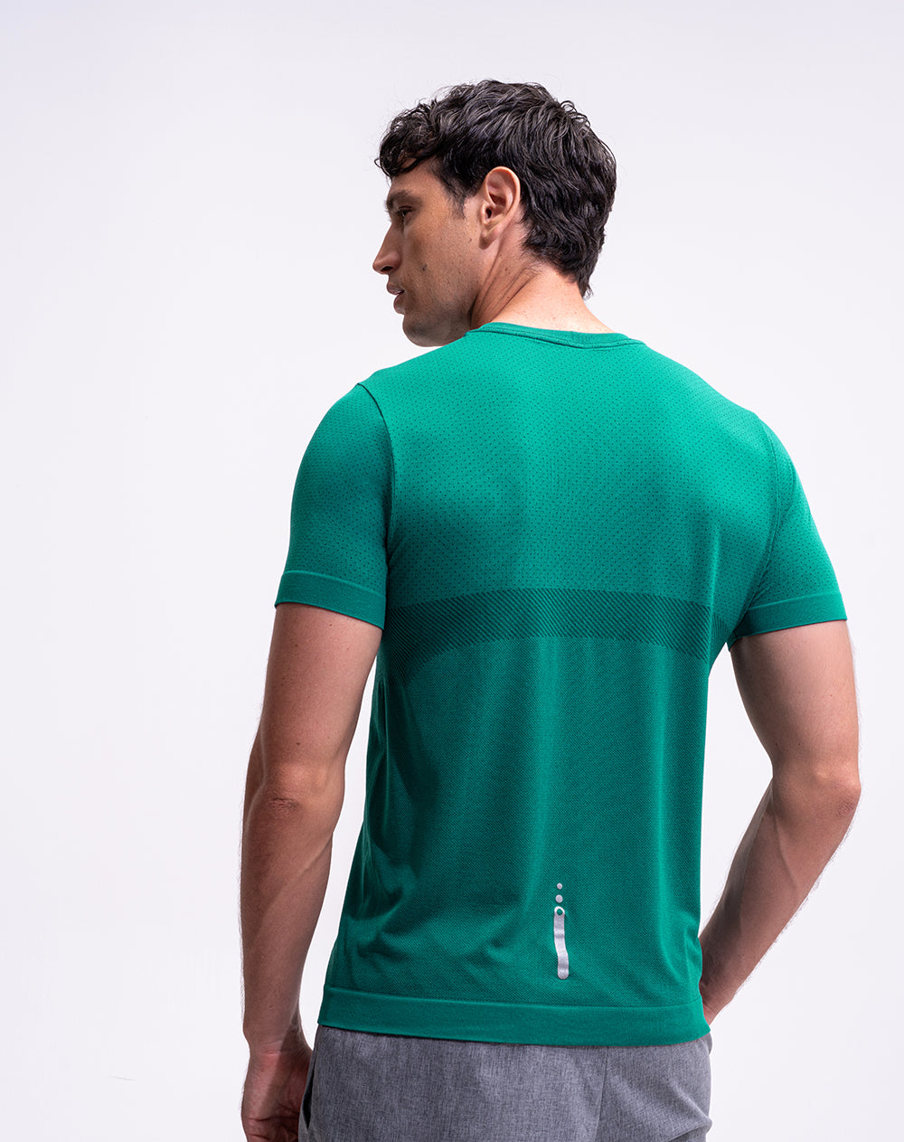 Camiseta deportiva antibacterial verde hombre