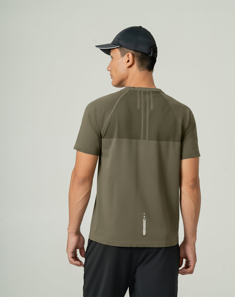 Camiseta deportiva hombre antibacterial verde militar