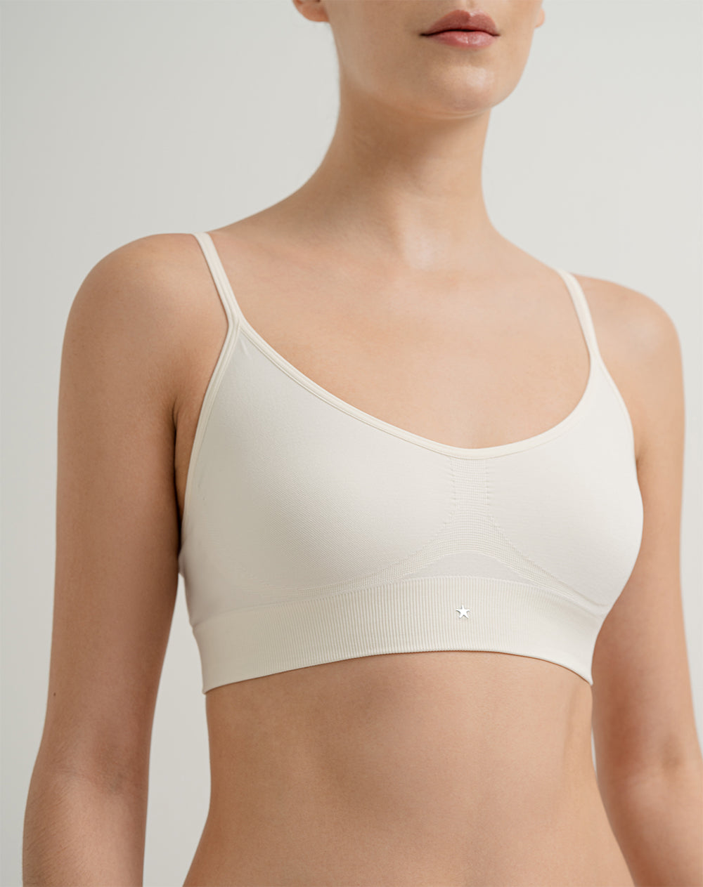 Top soporte medio seamless cargaderas graduables vainilla