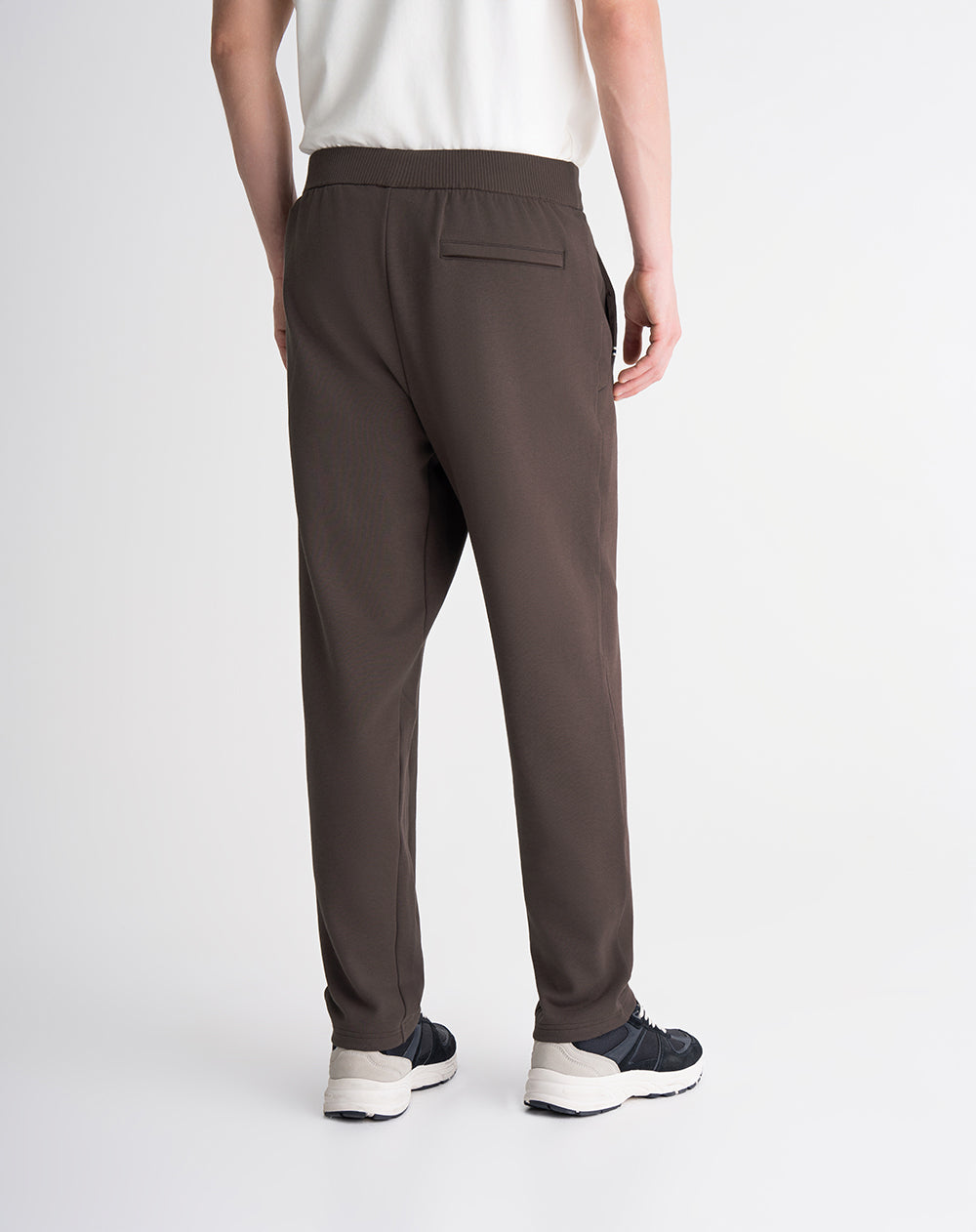 Jogger regular fit tiro medio cafe