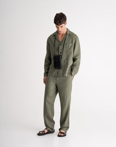 Pantalón regular tiro medio lino verde hombre