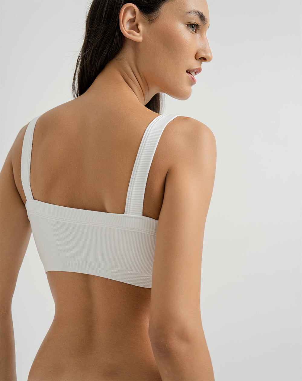 Top soporte alto seamless cargaderas anchas blanco