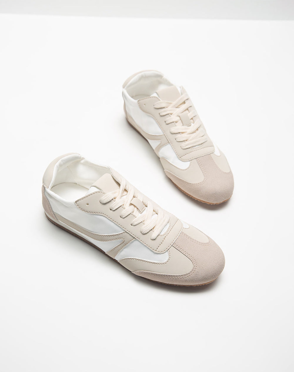 Tenis beige mujer