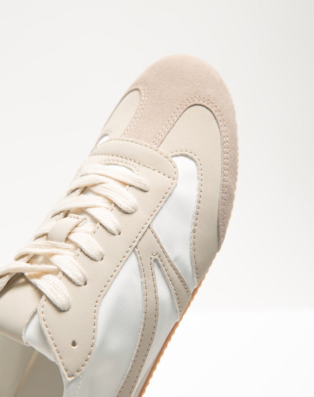 Tenis beige mujer