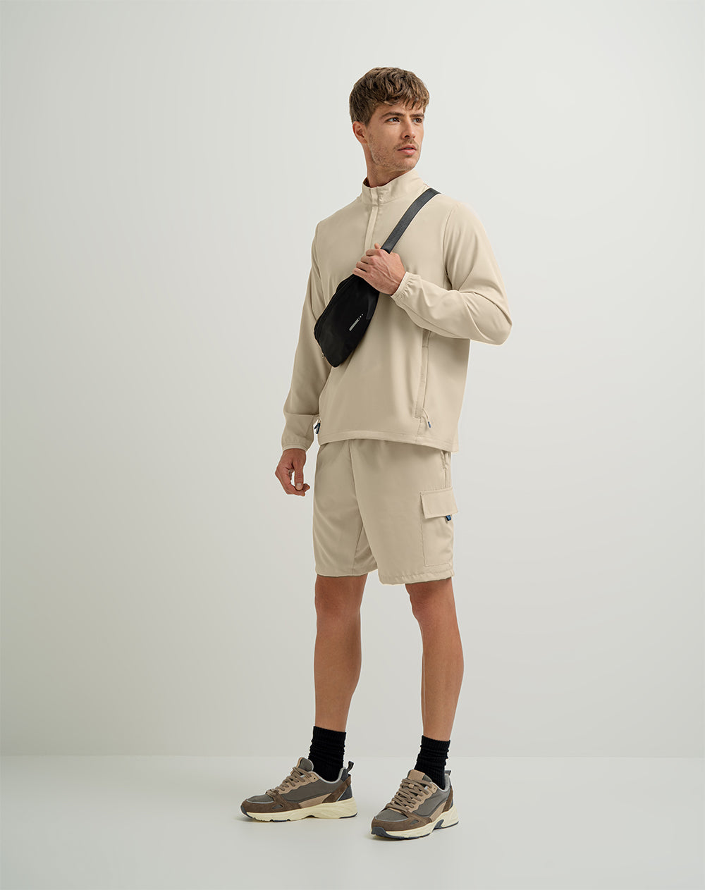 Bermuda semi ajustada caqui hombre