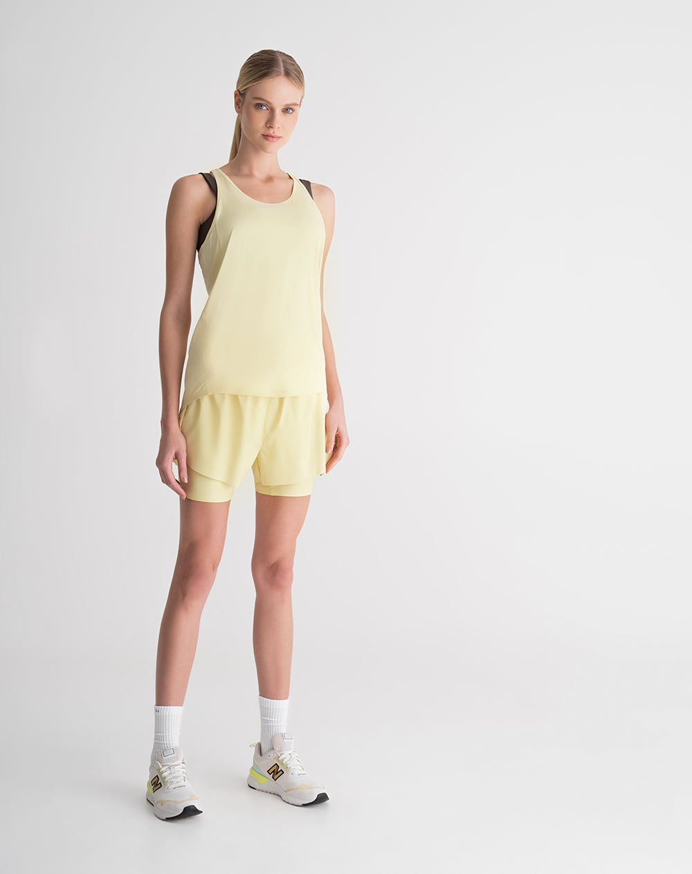 Short deportivo ciclista interno amarillo mujer