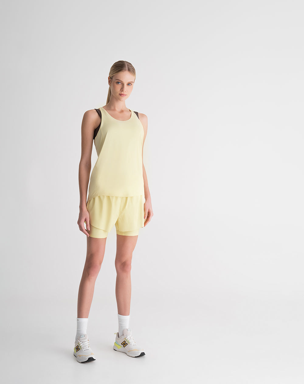 Short deportivo ciclista interno amarillo mujer