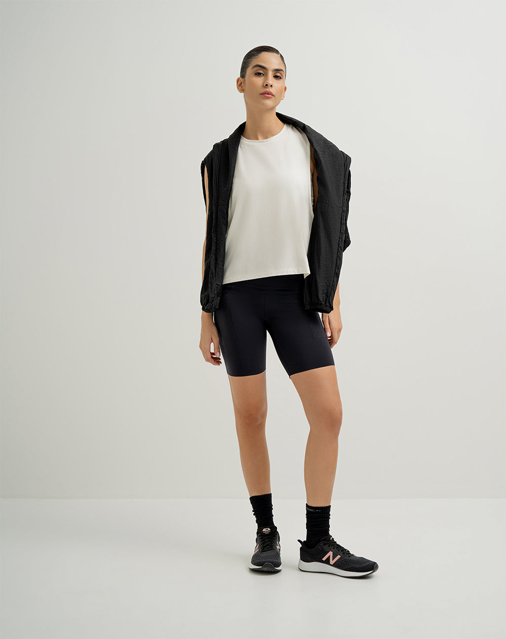 Biker deportivo tiro alto control abdomen negro mujer