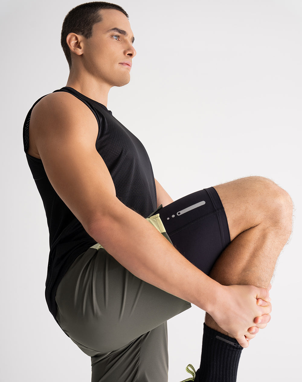 Pantaloneta deportiva secado rápido verde hombre