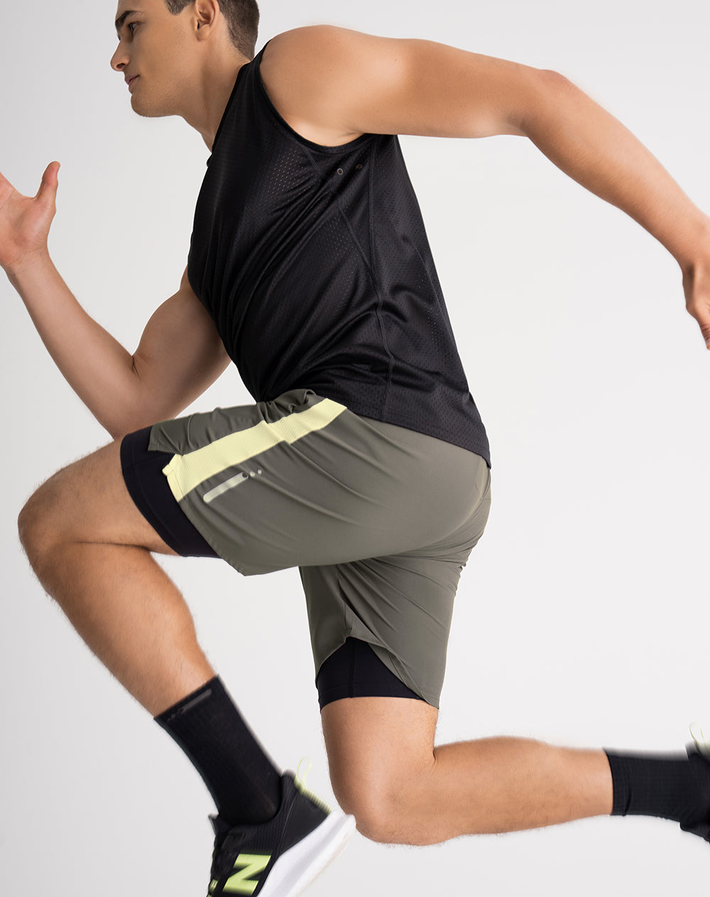 Pantaloneta deportiva secado rápido verde hombre